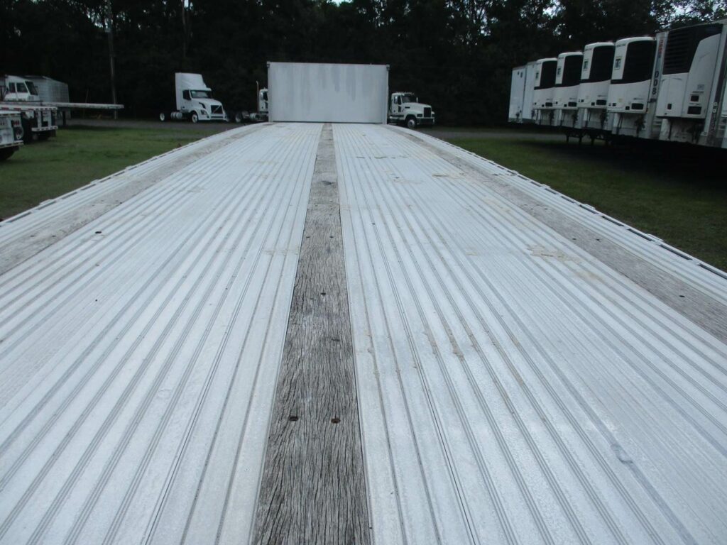 2016 East 48X102 ALUMINUM FLATBED WITH LIFT AXLE