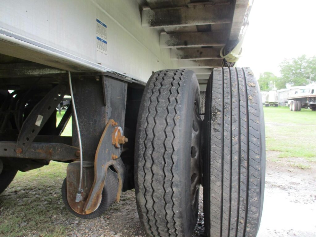 2016 East 48X102 ALUMINUM FLATBED WITH LIFT AXLE