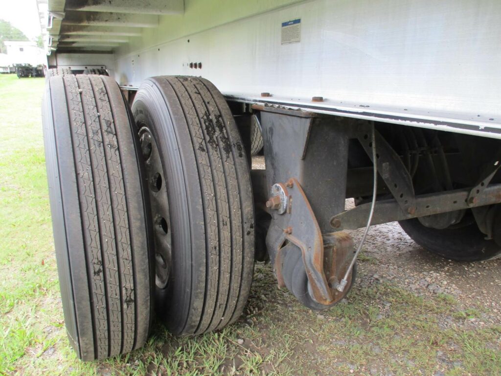 2016 East 48X102 ALUMINUM FLATBED WITH LIFT AXLE