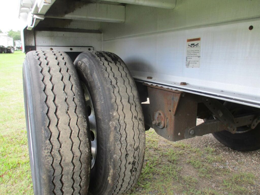 2016 East 48X102 ALUMINUM FLATBED WITH LIFT AXLE