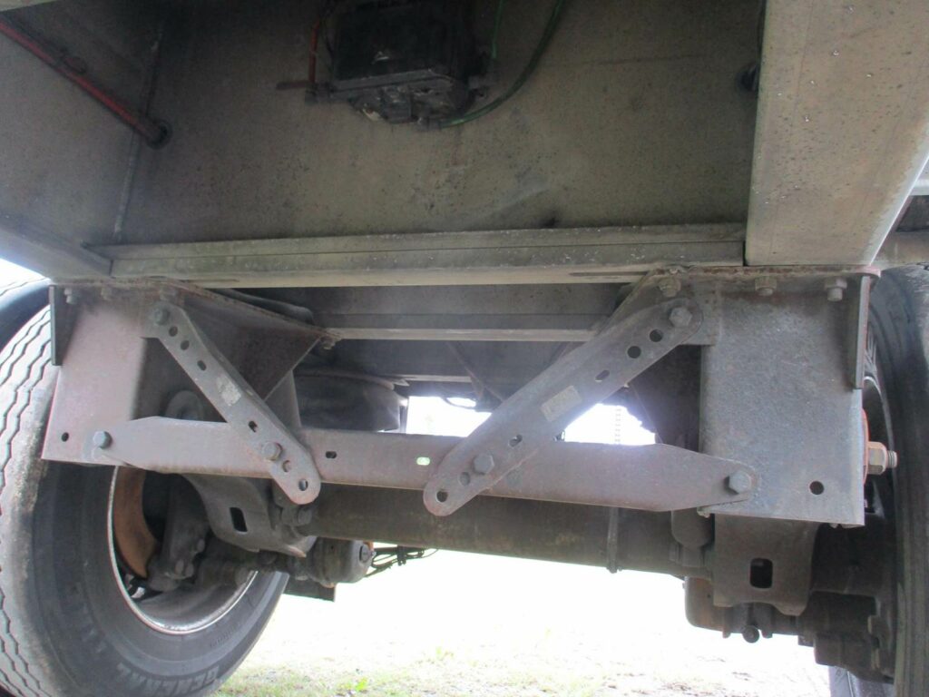 2016 East 48X102 ALUMINUM FLATBED WITH LIFT AXLE