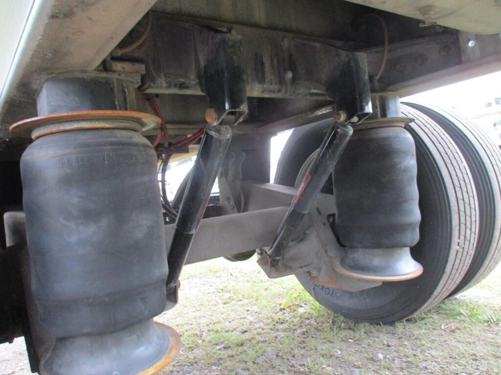 2016 East 48X102 ALUMINUM FLATBED WITH LIFT AXLE