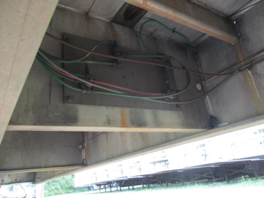 2016 East 48X102 ALUMINUM FLATBED WITH LIFT AXLE