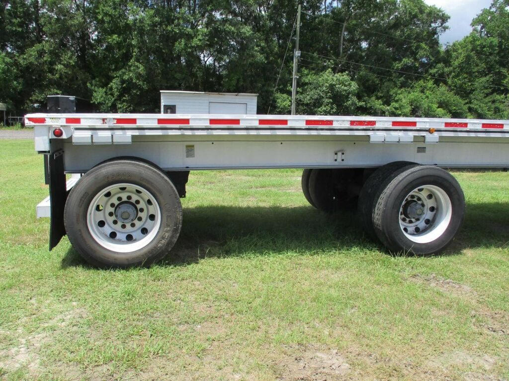 2015 East 48X102 ALUMINUM FLATBED WITH LIFT AXLE