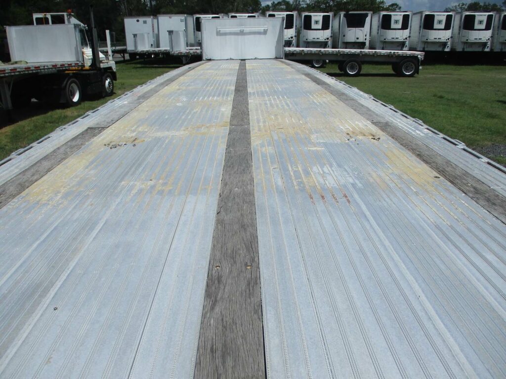 2015 East 48X102 ALUMINUM FLATBED WITH LIFT AXLE