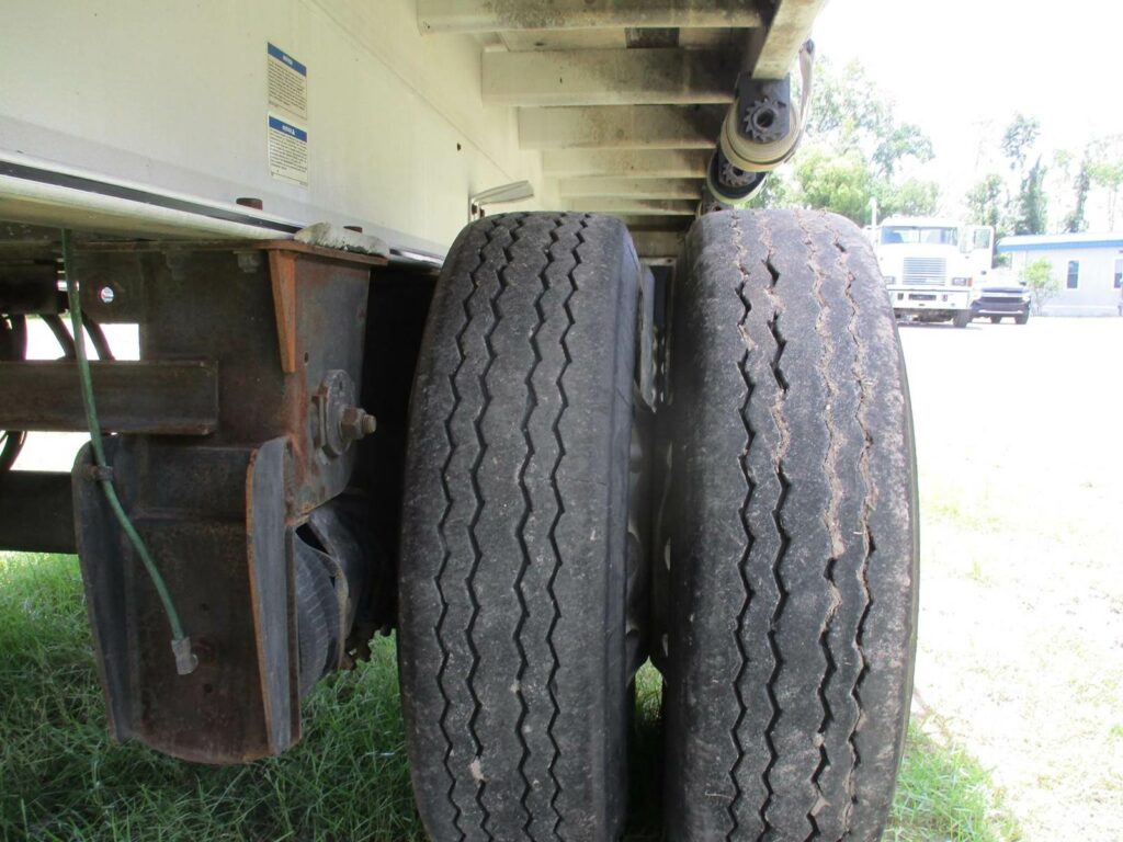 2015 East 48X102 ALUMINUM FLATBED WITH LIFT AXLE