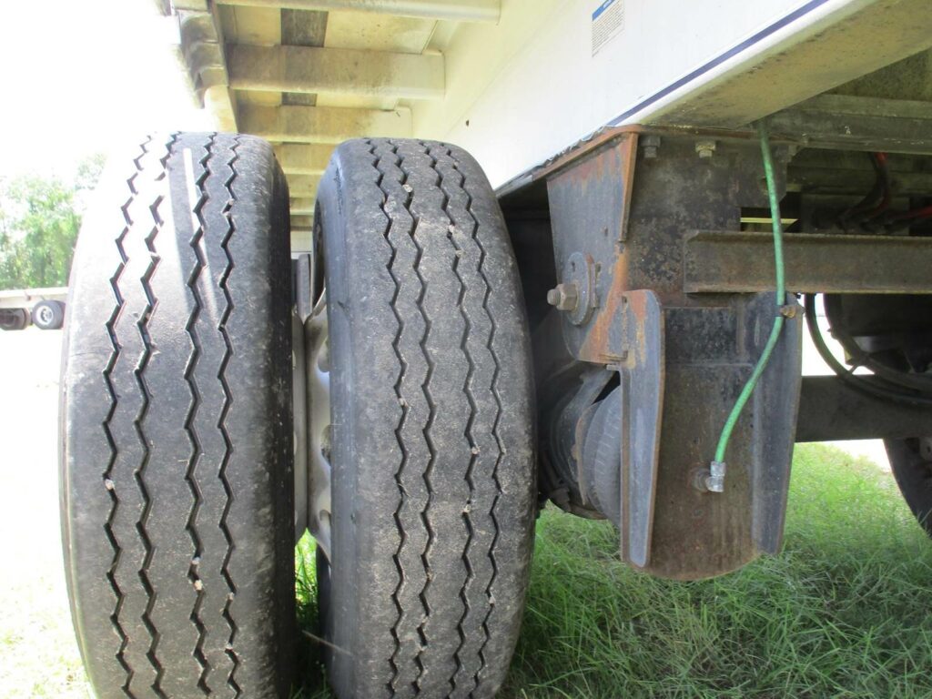 2015 East 48X102 ALUMINUM FLATBED WITH LIFT AXLE