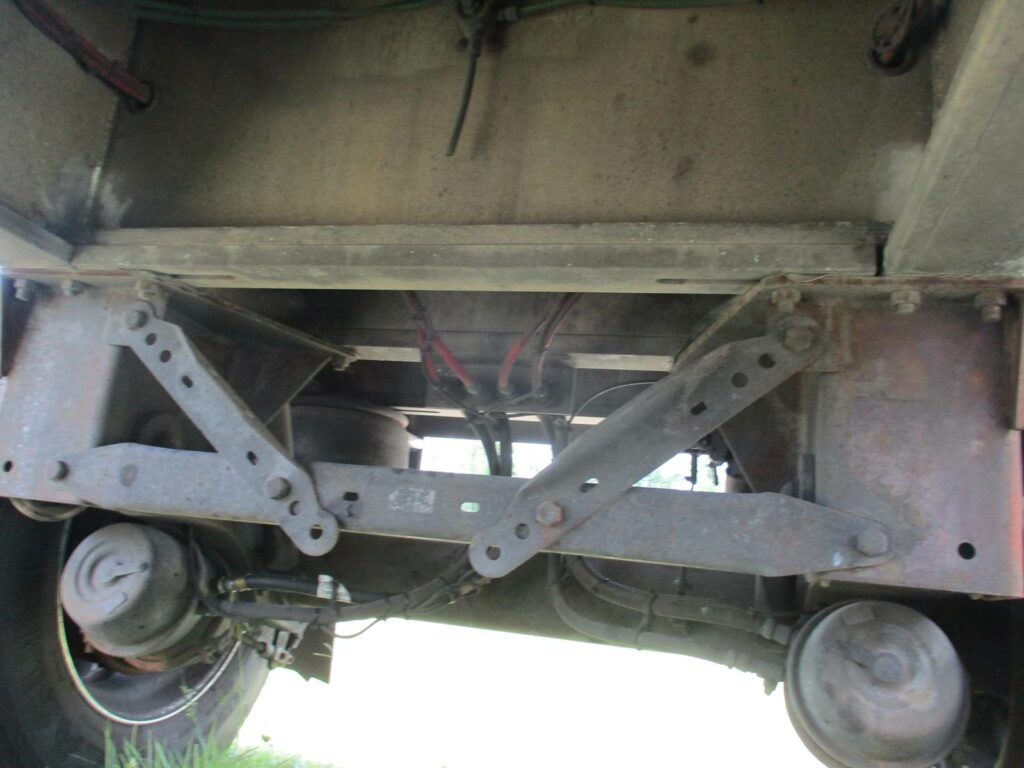 2015 East 48X102 ALUMINUM FLATBED WITH LIFT AXLE