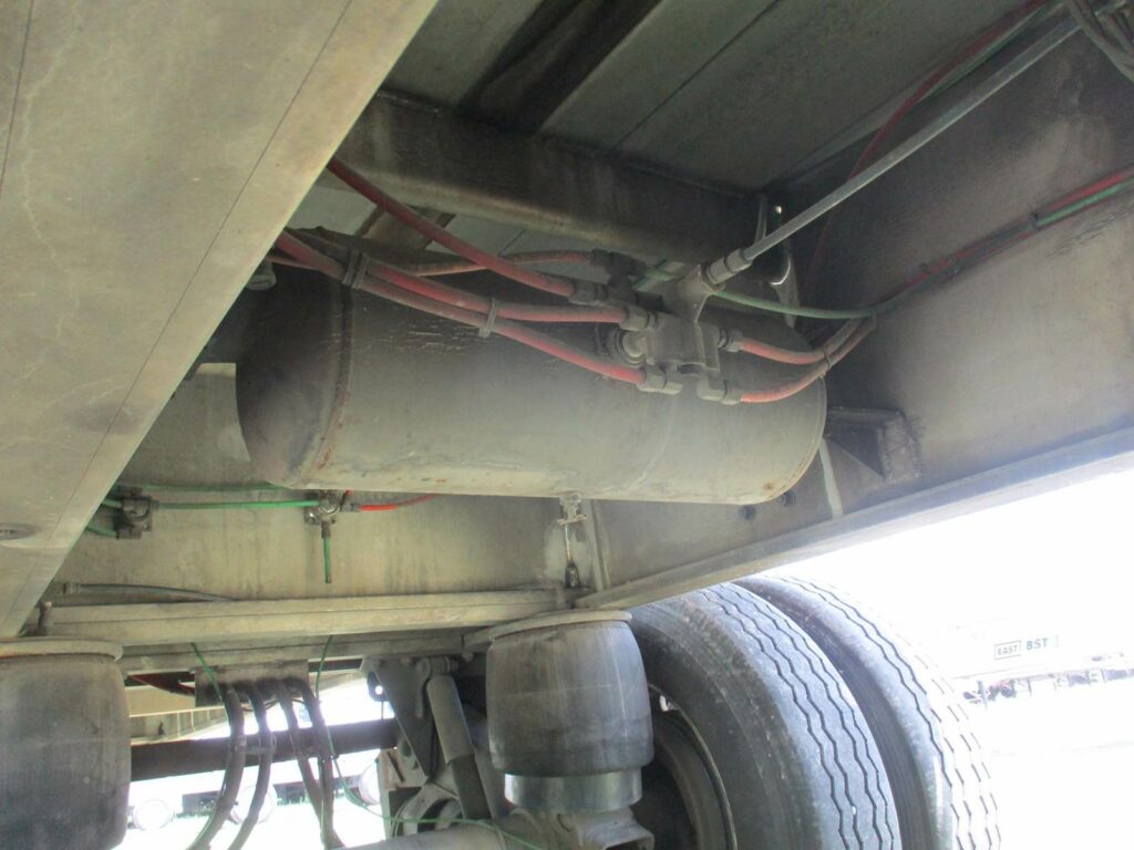 2015 East 48X102 ALUMINUM FLATBED WITH LIFT AXLE