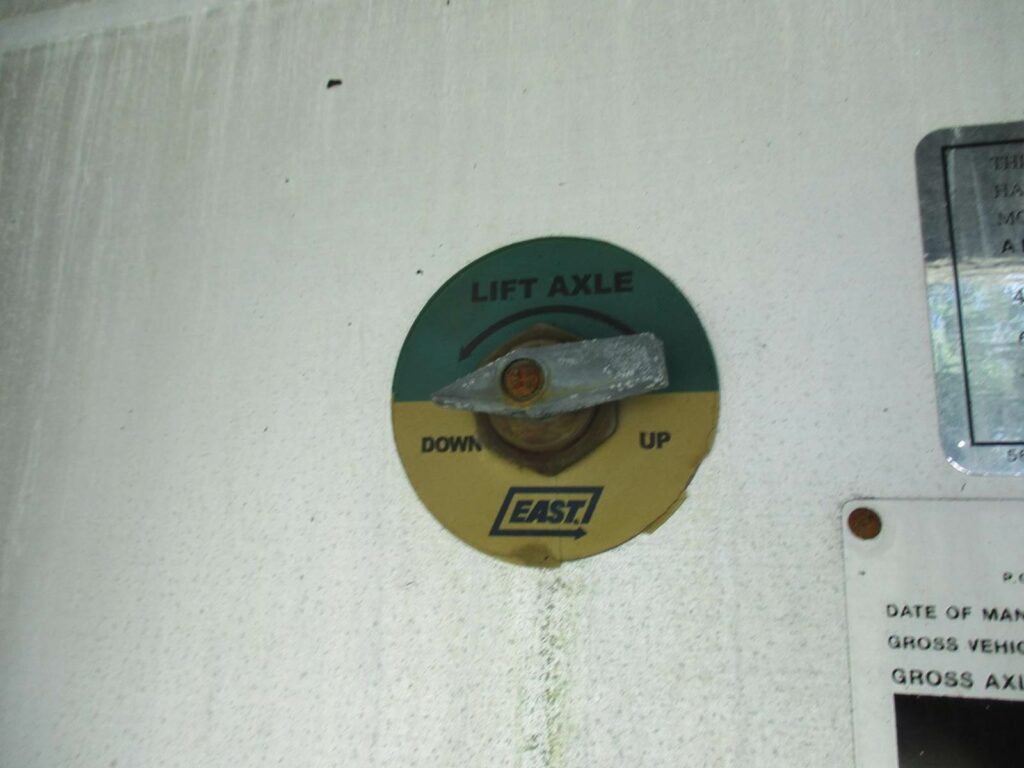 2015 East 48X102 ALUMINUM FLATBED WITH LIFT AXLE