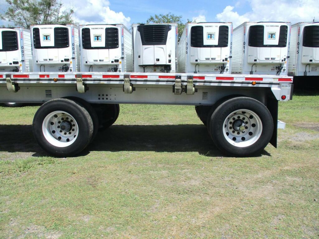 2016 East 48X102 ALUMINUM FLATBED WITH LIFT AXLE
