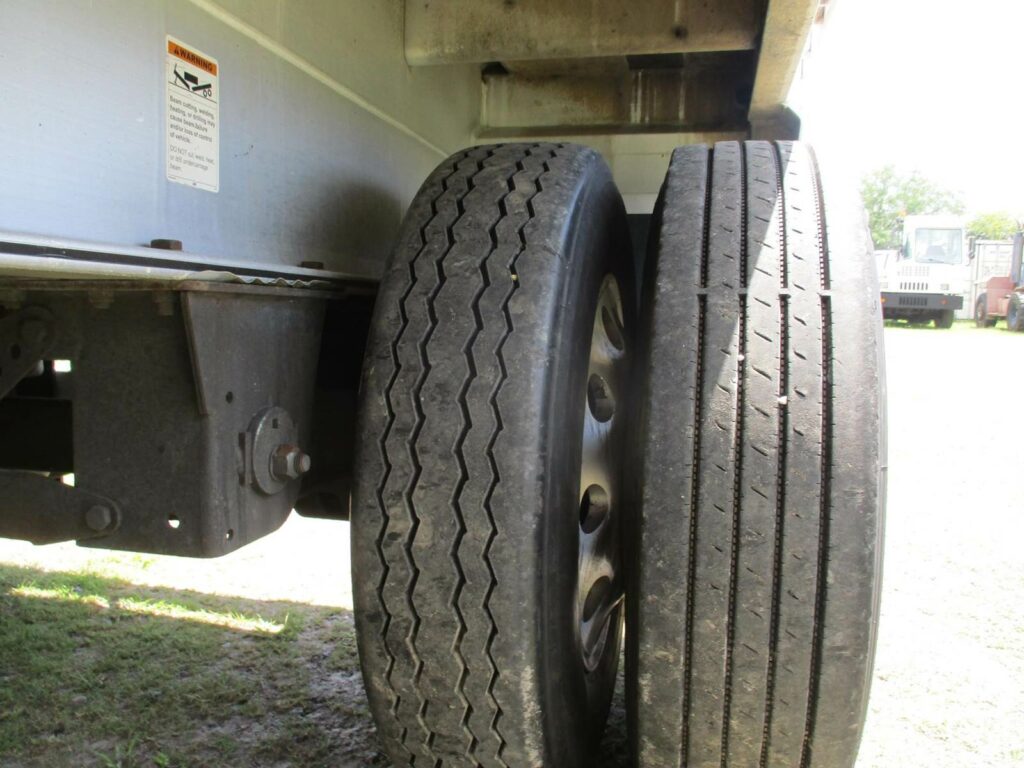 2016 East 48X102 ALUMINUM FLATBED WITH LIFT AXLE