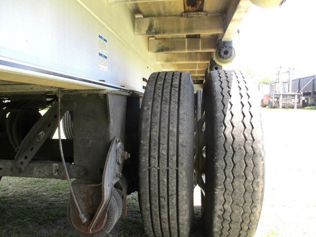 2016 East 48X102 ALUMINUM FLATBED WITH LIFT AXLE