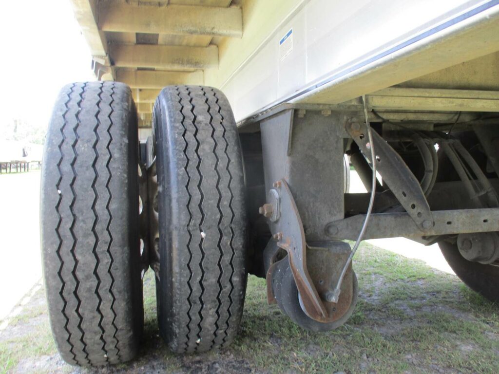 2016 East 48X102 ALUMINUM FLATBED WITH LIFT AXLE