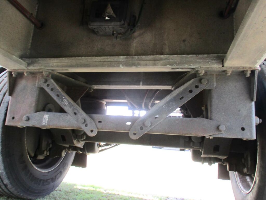 2016 East 48X102 ALUMINUM FLATBED WITH LIFT AXLE