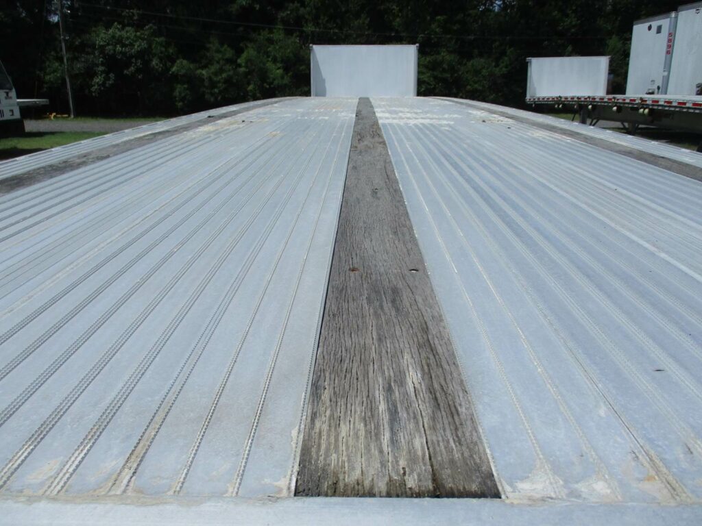 2016 East 48X102 ALUMINUM FLATBED WITH LIFT AXLE