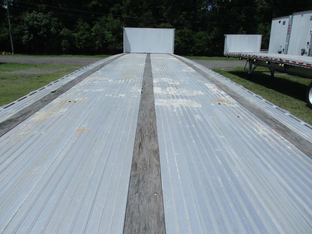 2016 East 48X102 ALUMINUM FLATBED WITH LIFT AXLE