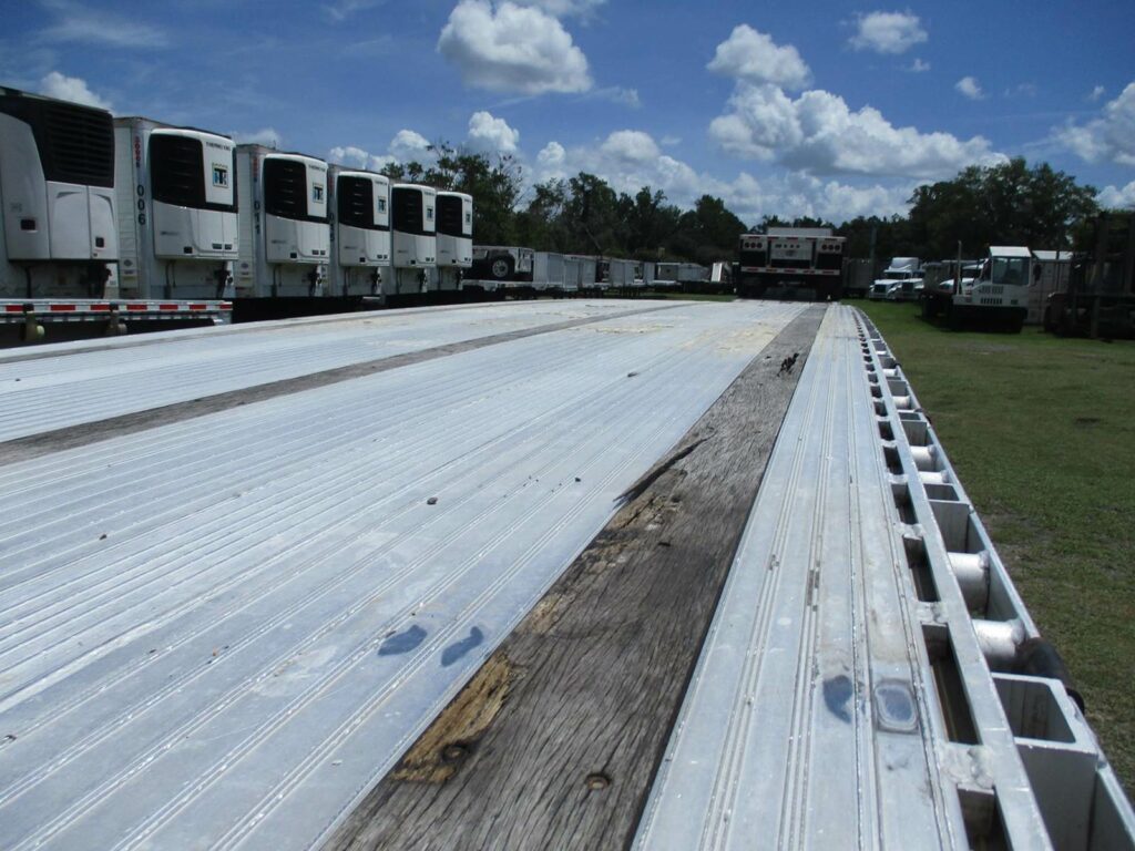 2016 East 48X102 ALUMINUM FLATBED WITH LIFT AXLE