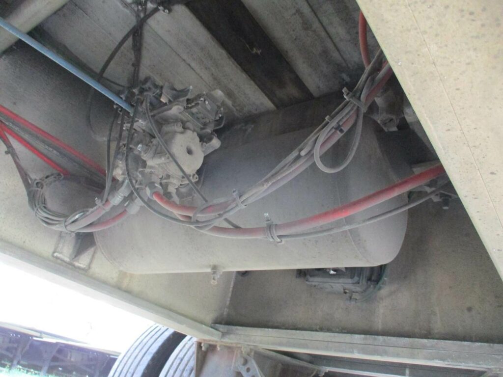 2016 East 48X102 ALUMINUM FLATBED WITH LIFT AXLE