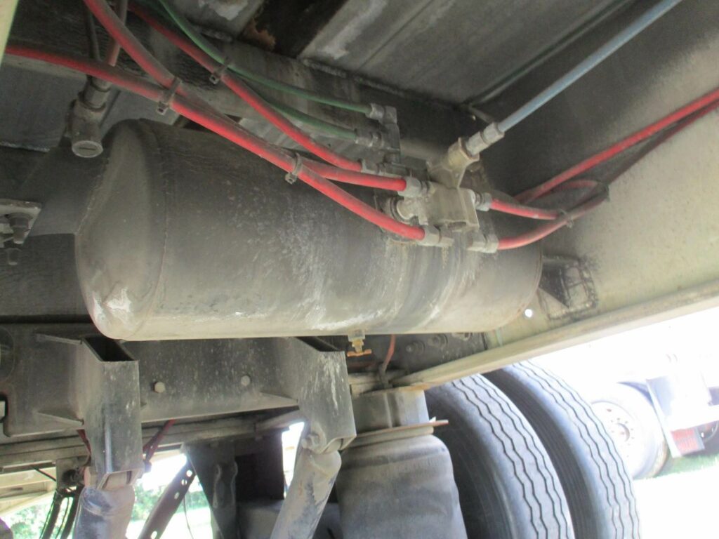 2016 East 48X102 ALUMINUM FLATBED WITH LIFT AXLE