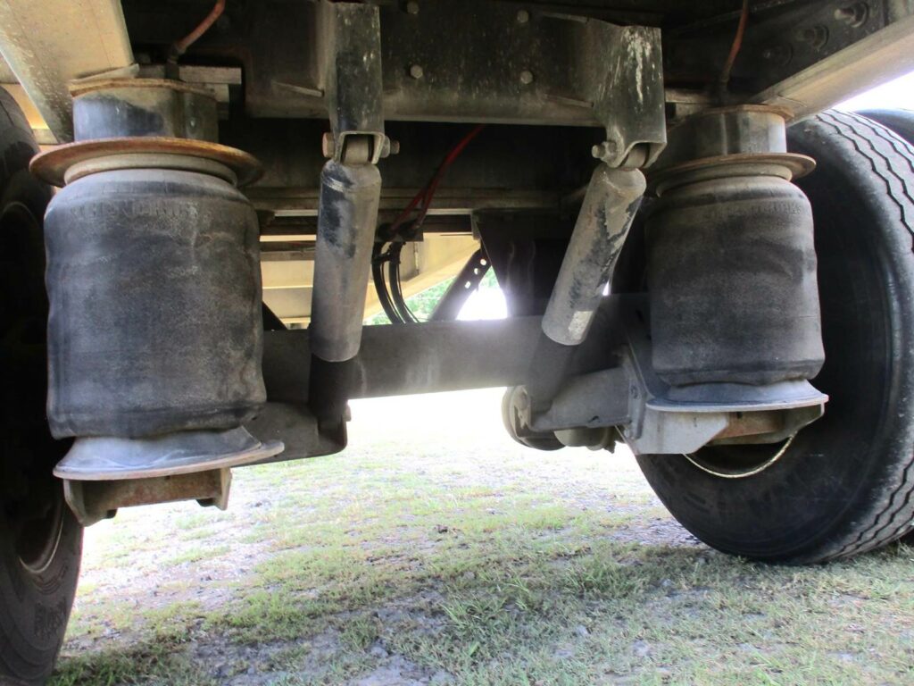 2016 East 48X102 ALUMINUM FLATBED WITH LIFT AXLE