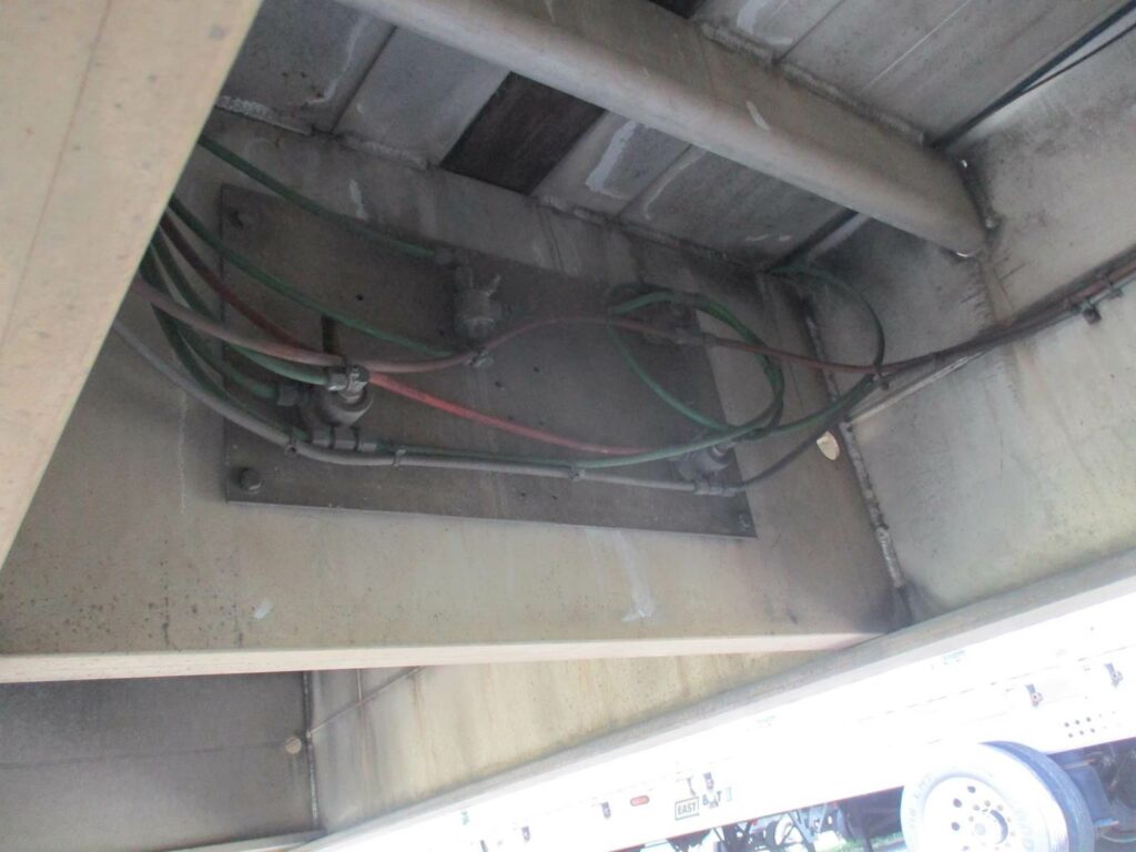 2016 East 48X102 ALUMINUM FLATBED WITH LIFT AXLE