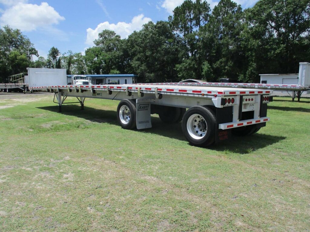 2015 East 48X120 ALUMINUM FLATBED WITH LIFT AXLE