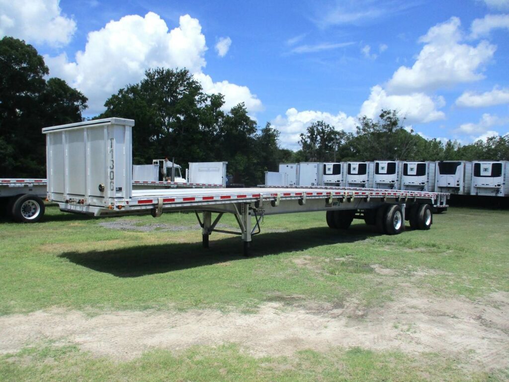 2015 East 48X120 ALUMINUM FLATBED WITH LIFT AXLE