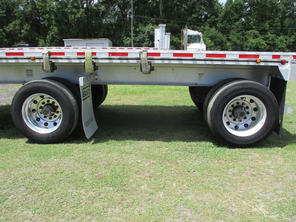 2015 East 48X120 ALUMINUM FLATBED WITH LIFT AXLE