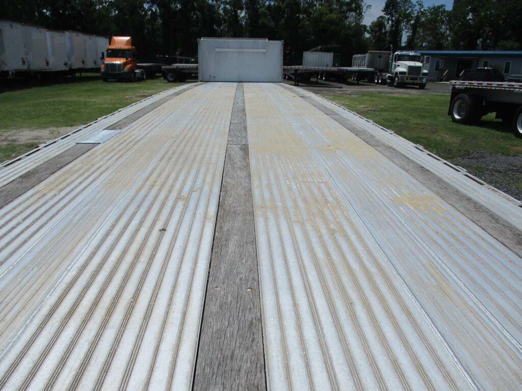 2015 East 48X120 ALUMINUM FLATBED WITH LIFT AXLE