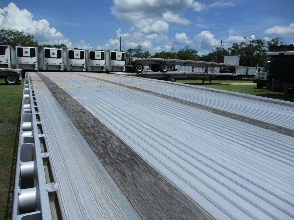 2015 East 48X120 ALUMINUM FLATBED WITH LIFT AXLE