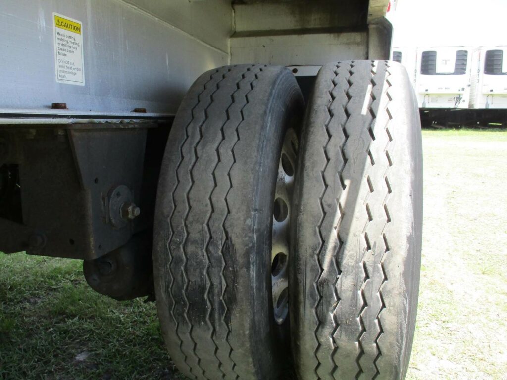 2015 East 48X120 ALUMINUM FLATBED WITH LIFT AXLE