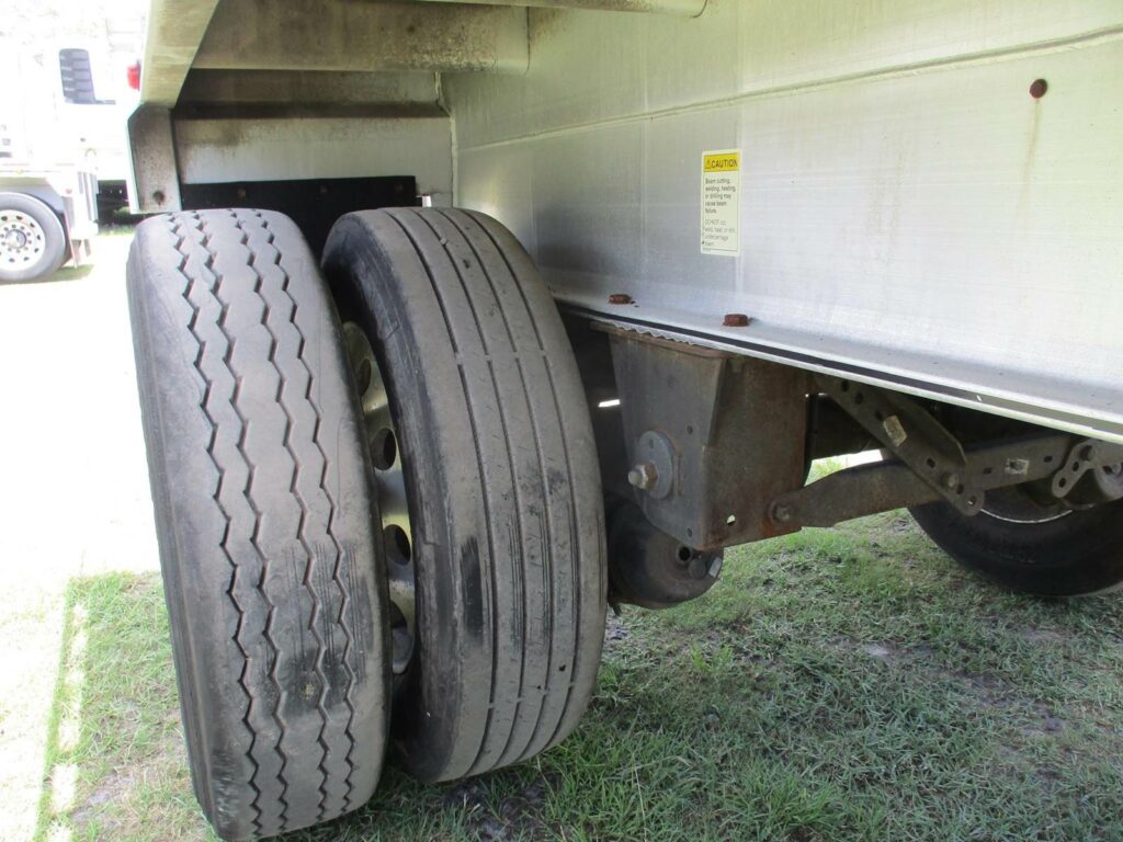 2015 East 48X120 ALUMINUM FLATBED WITH LIFT AXLE