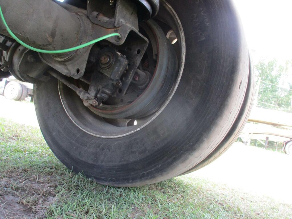 2015 East 48X120 ALUMINUM FLATBED WITH LIFT AXLE