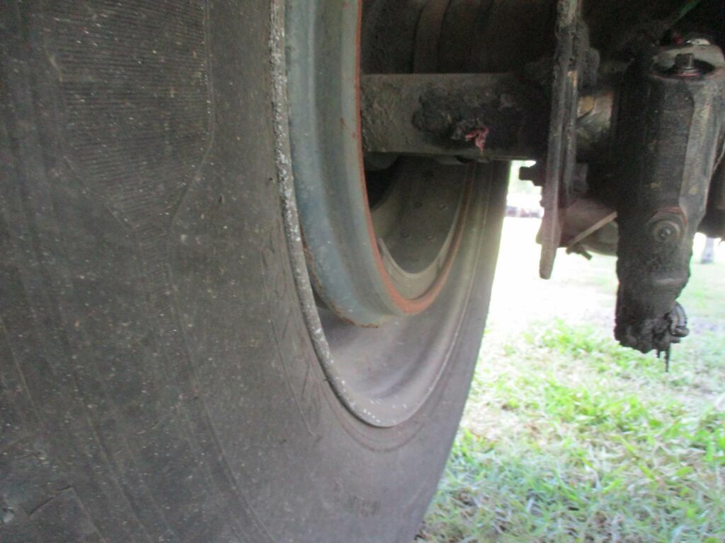 2015 East 48X120 ALUMINUM FLATBED WITH LIFT AXLE