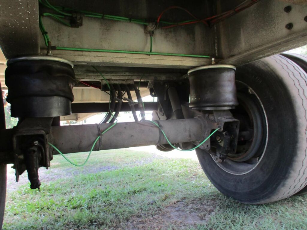 2015 East 48X120 ALUMINUM FLATBED WITH LIFT AXLE