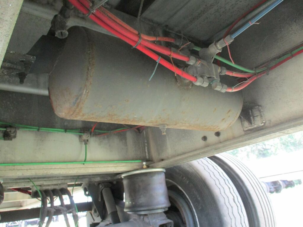 2015 East 48X120 ALUMINUM FLATBED WITH LIFT AXLE