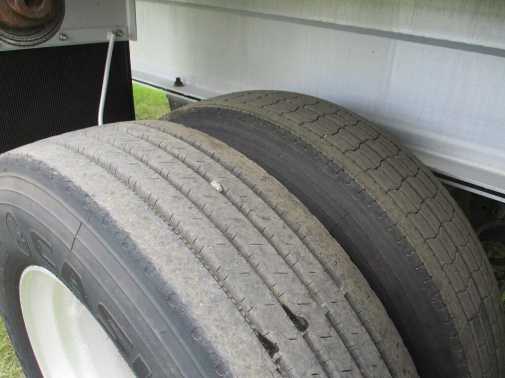 2014 MAC Trailer 48X102 ALUMINUM FLATBED WITH LIFT AXLE