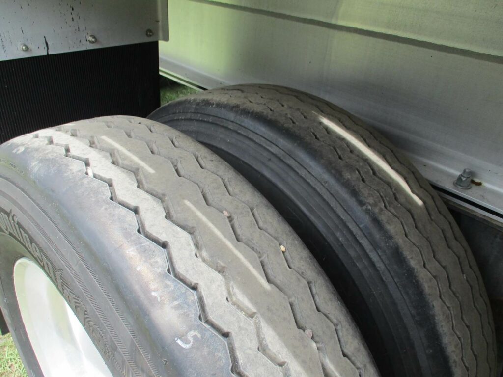 2014 MAC Trailer 48X102 ALUMINUM FLATBED WITH LIFT AXLE