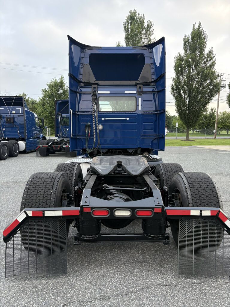 2021 Volvo Day Cab