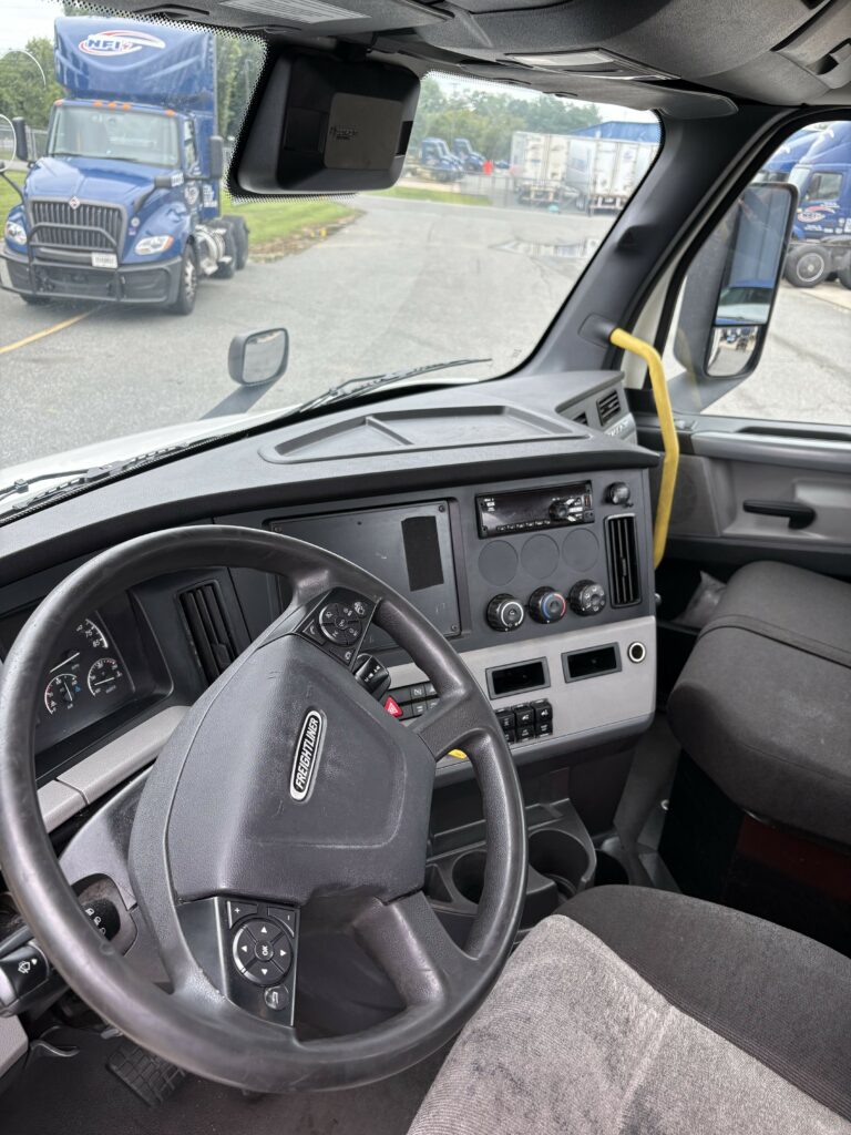 2021 Freightliner Day Cab
