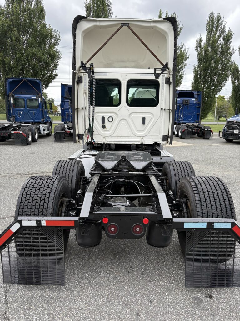2021 Freightliner Day Cab