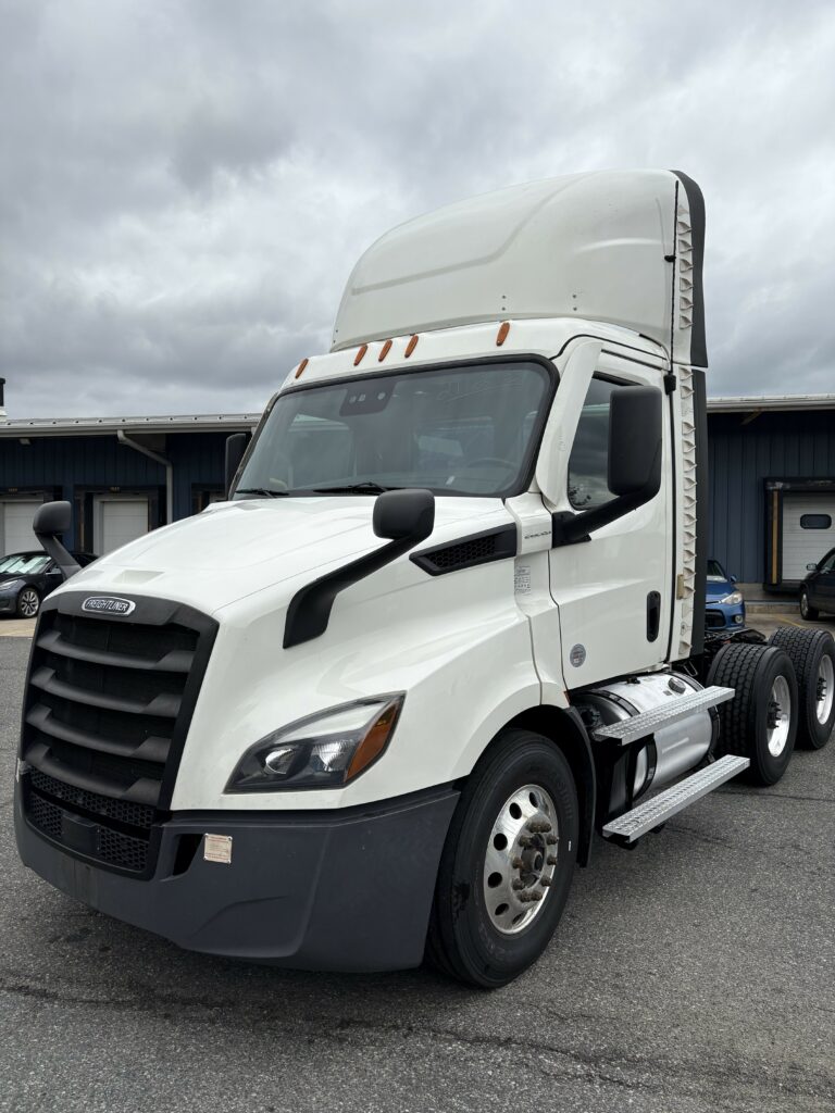 2021 Freightliner Day Cab