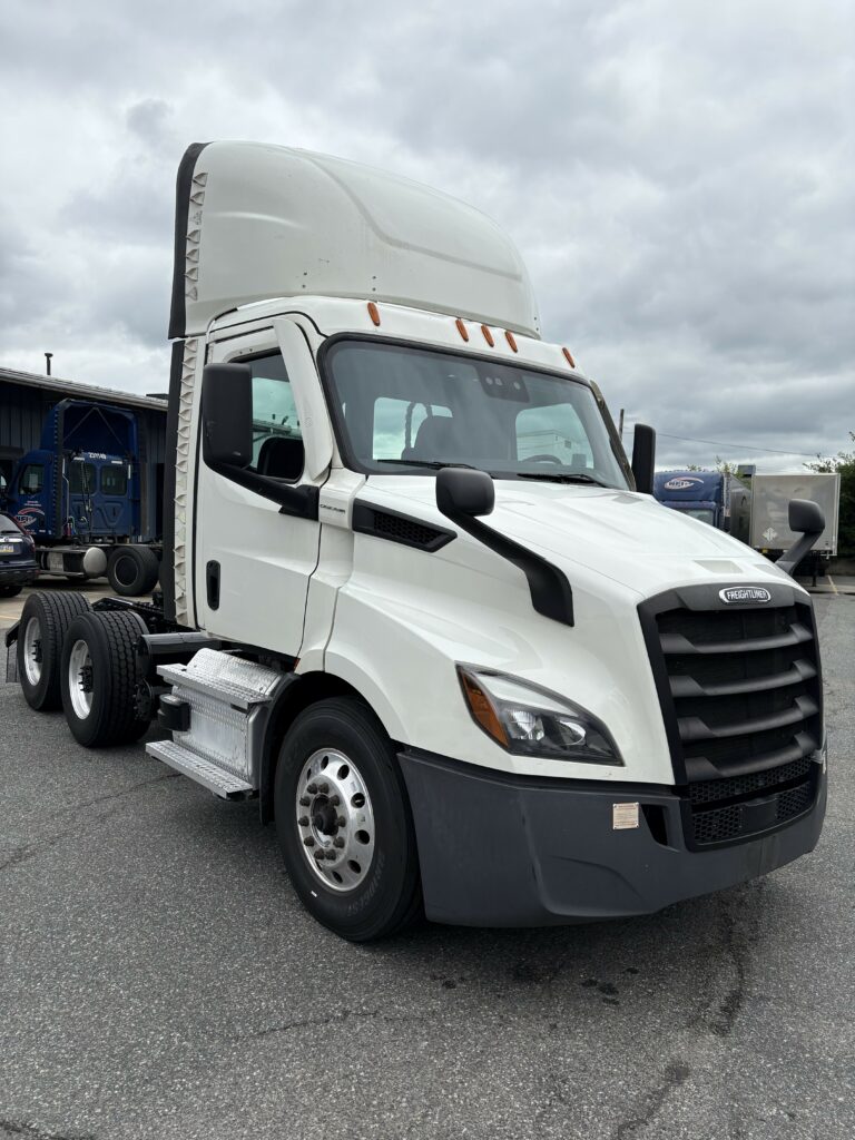 2021 Freightliner Day Cab