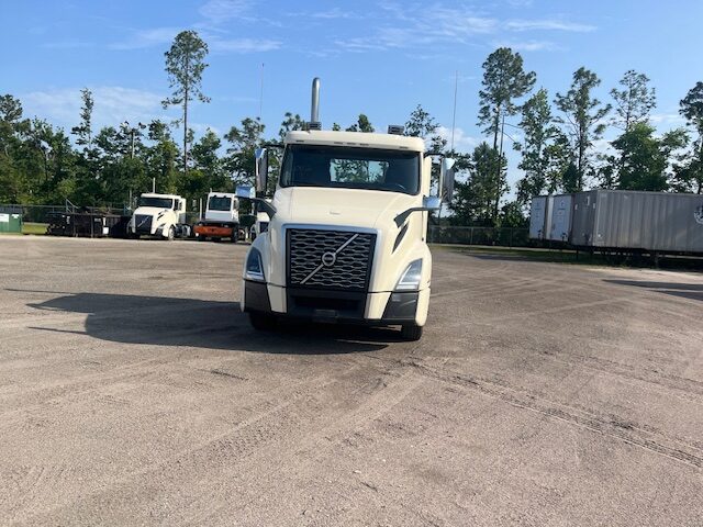 2020 Volvo Day Cab