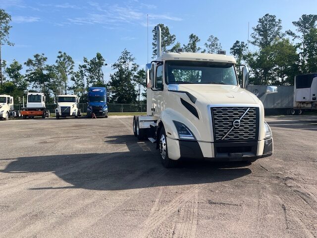 2020 Volvo Day Cab