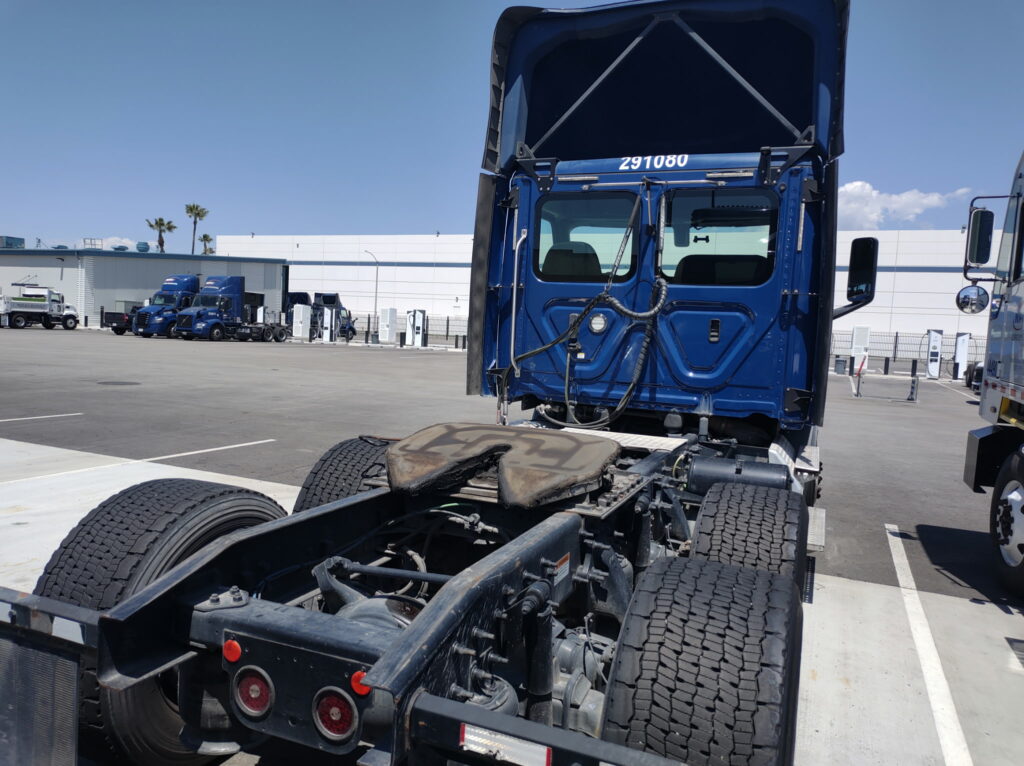2019 Freightliner Day Cab