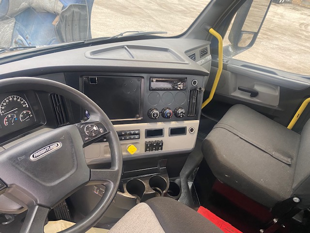 2021 Freightliner Day Cab
