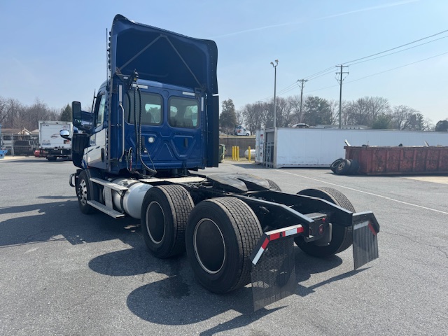 2021 Freightliner Day Cab