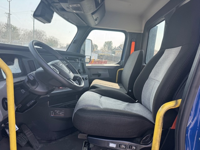 2021 Freightliner Day Cab